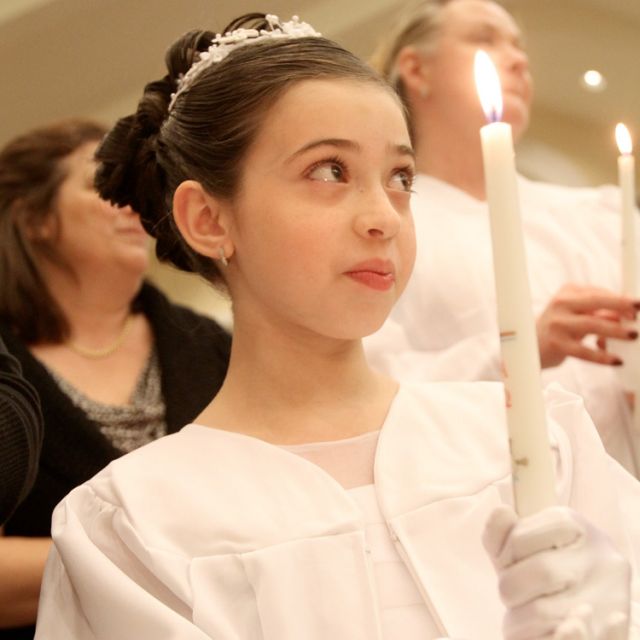 Prepare kids for first Communion with zeal, moderation, Pope says 