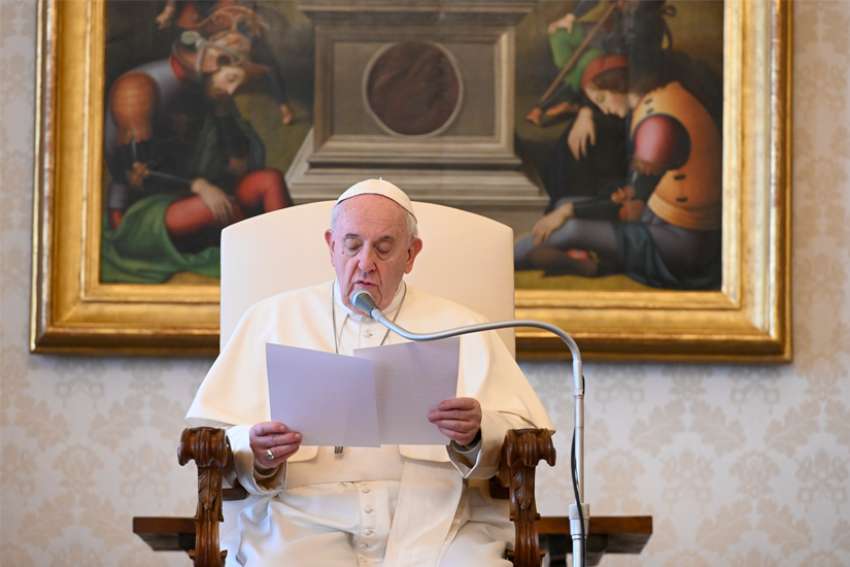Pope Francis: Flush the lies from one's heart to see God