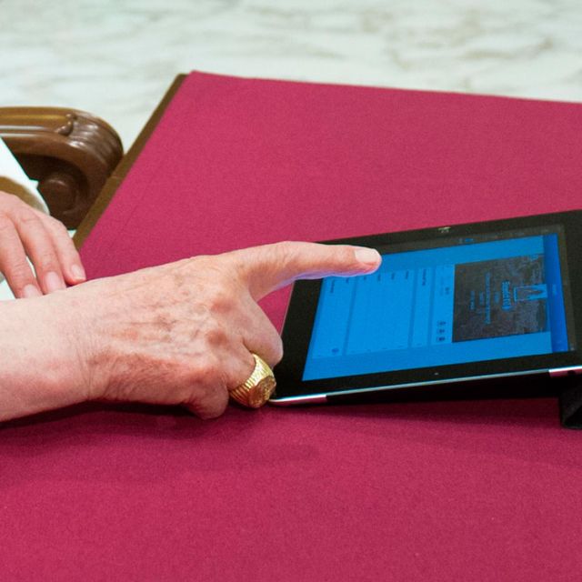 Social networks need more logic, love and less ranting, rage, pope says 