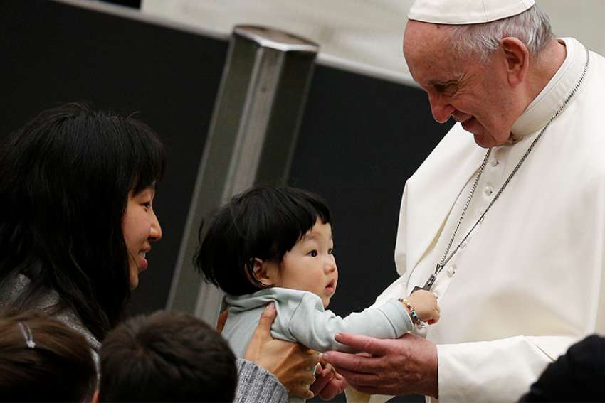 Prayer has the power to change lives, hearts, Pope Francis says