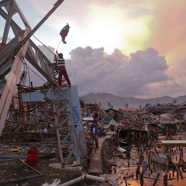 Mass graves, no food: Church aid workers see great needs in Philippines 