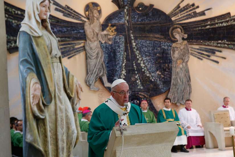 Pope encourages Azerbaijan's Catholics to be people of faith, service