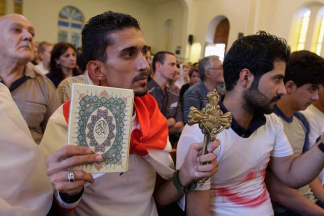 Pope calls for prayers as militants chase all Christians out of Mosul