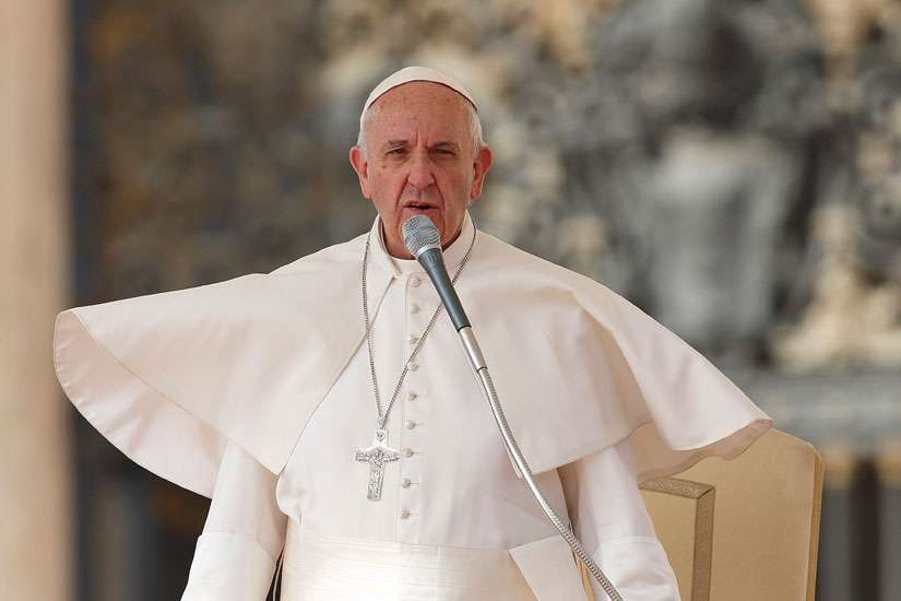 Pope asks forgiveness for scandals in Rome, Vatican