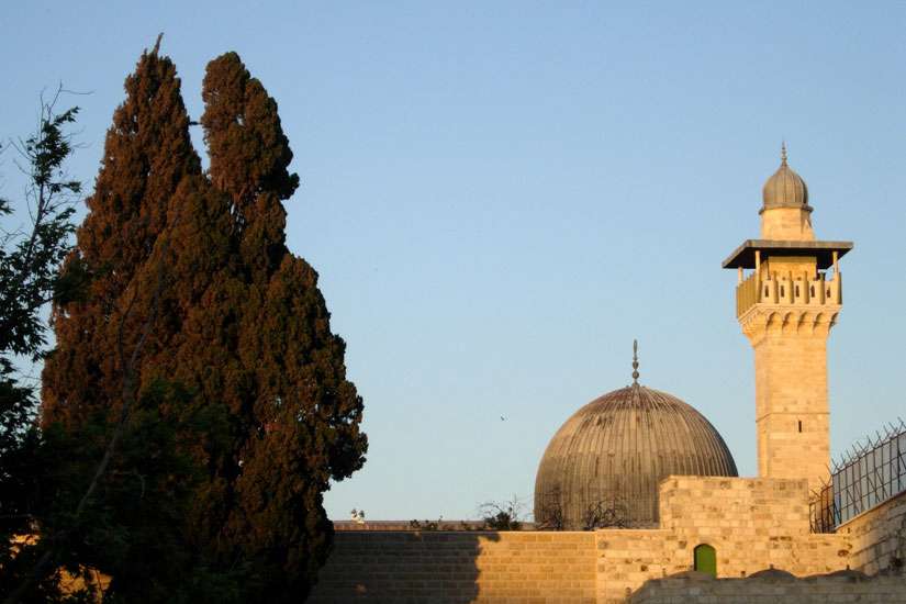 Jerusalem mayor takes tough stand against Al-Aqsa rock throwers as skirmish escalates
