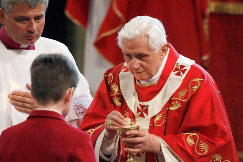 Vatican editorial defends Benedict XVI after release of abuse report