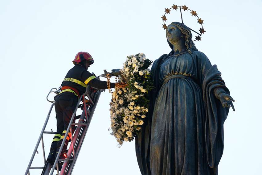 On the Feast of Immaculate Conception, Pope Francis asks Mary's care of refugees