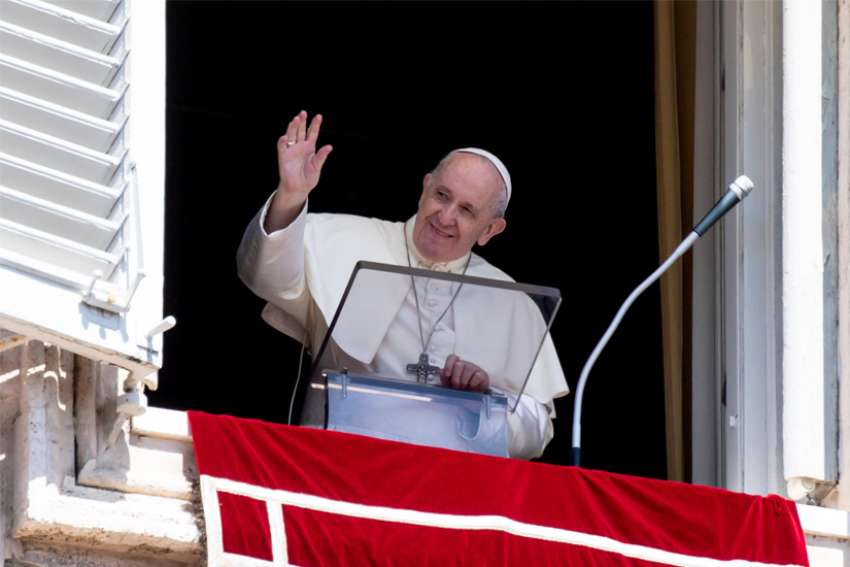 Charity is path to perfection when done for Jesus, Pope Francis says
