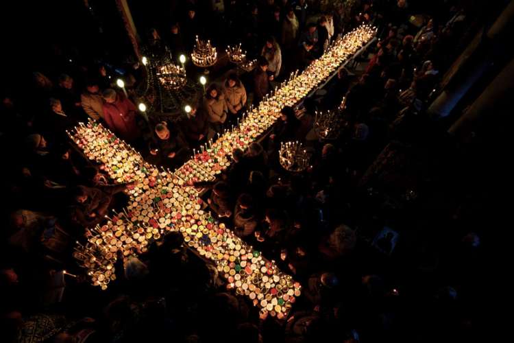 Pope: ‘the Lord walks with us through the “dark valleys” of our lives’