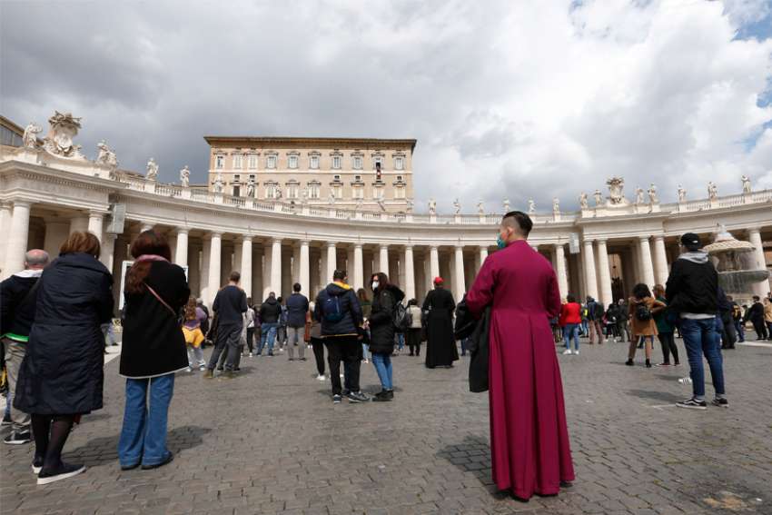 Saying he missed people, Pope Francis returns to window for Sunday prayer