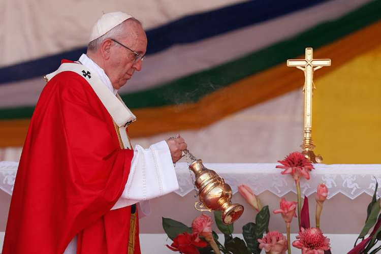 Pope celebrates closing Mass of African Journey