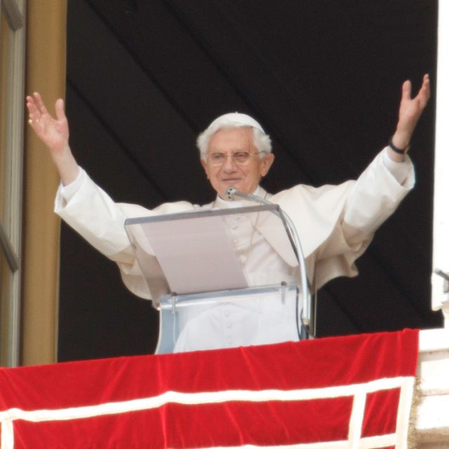 Pope asks donors to pray for religious freedom 
