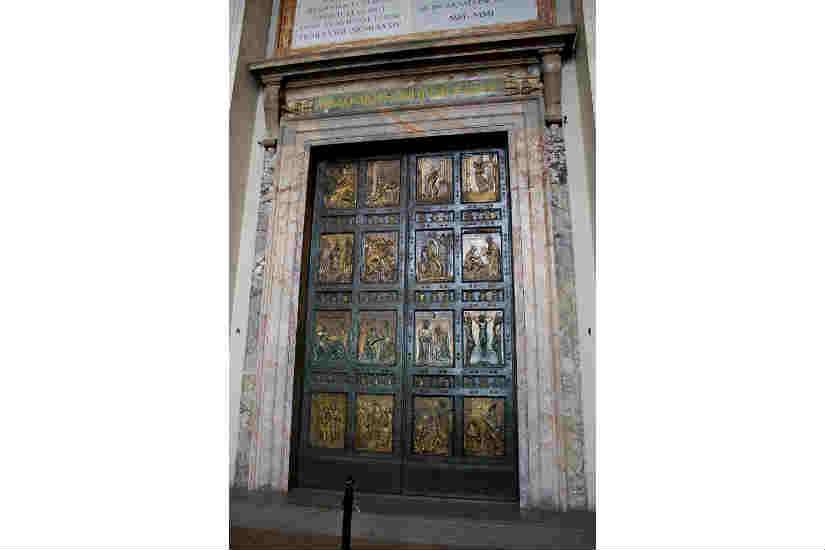 Through the Holy Door: Vatican to have pilgrim reservation system