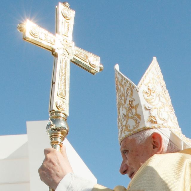 Pope urges life centered on eucharistic spirituality 
