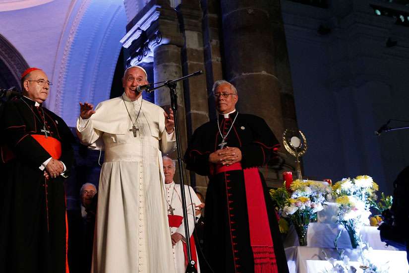 Building unity in church, society is key to evangelization, Pope says