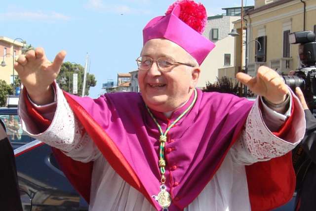 Italian archbishop calls for 10-year ban on godparents to stop Mafia infiltration