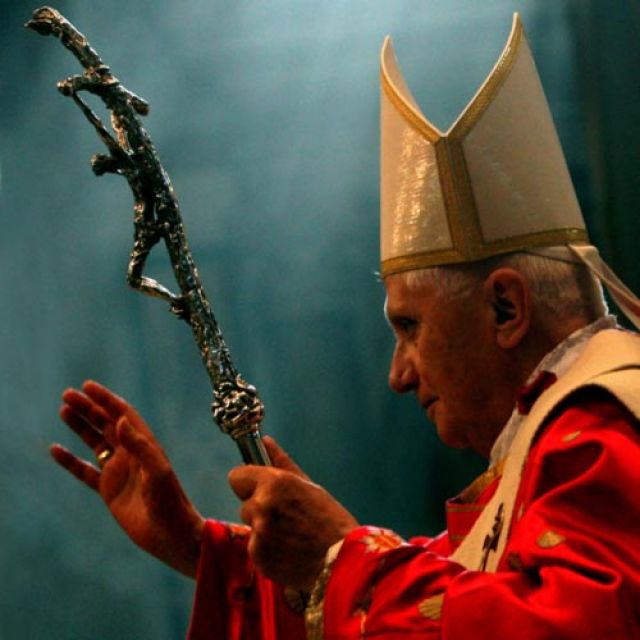 Remembering the dead is profession of hope in eternal life, pope says
