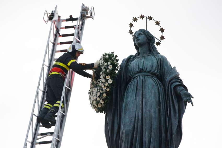 Immaculate Conception is feast of hope, Pope Francis says