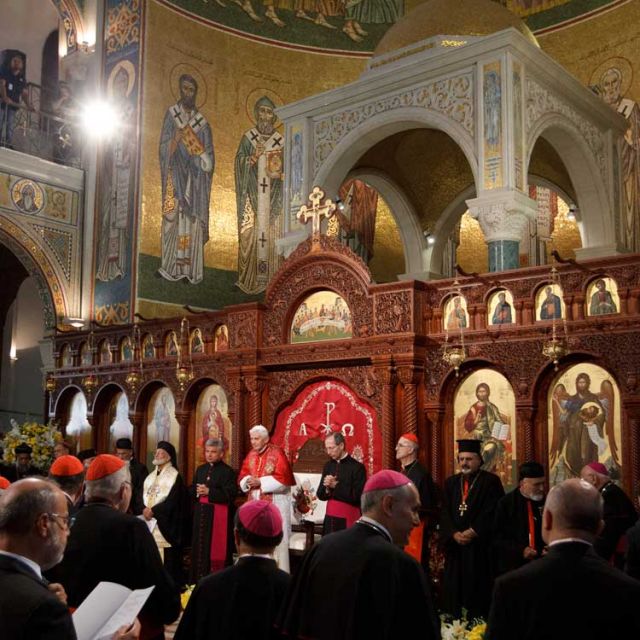 Pope Benedict XVI urges interfaith dialogue in Middle East