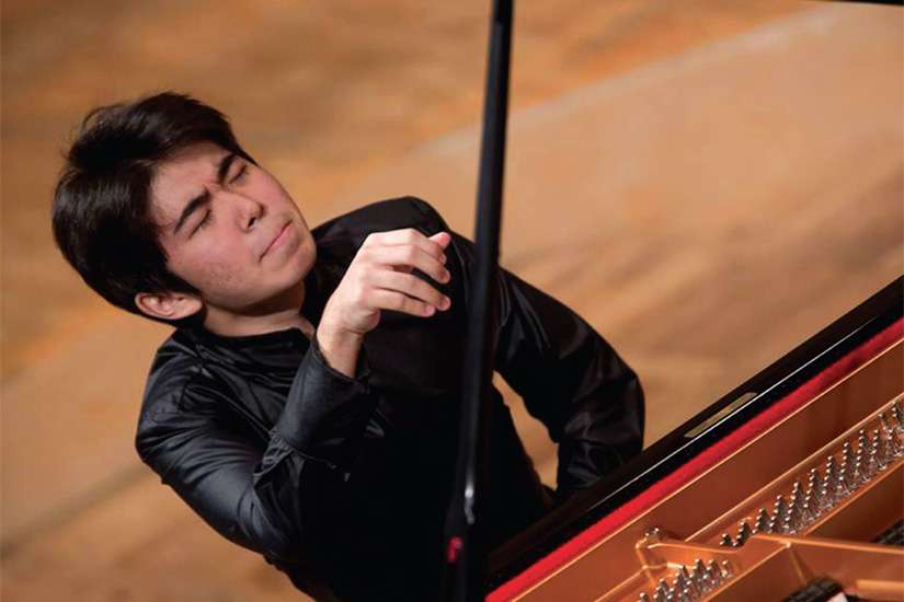 Piano virtuoso, only 16, hits right notes