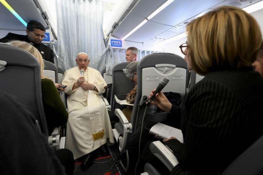 Pope Francis on plane talks about Ukraine, returning artifacts to Canada