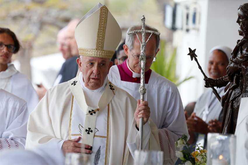 Pope Francis cautions Mauritius amid economic growth: care for poor
