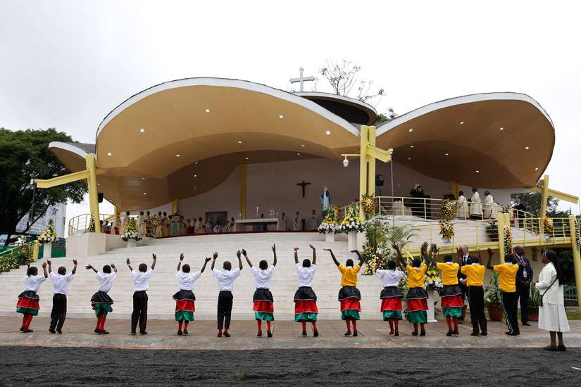 Belief in God seen in respect, unity, service, Pope says in Nairobi