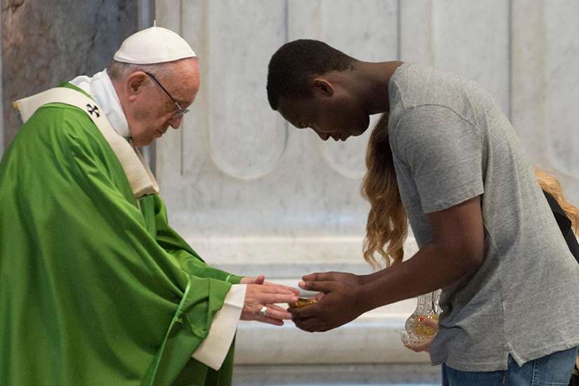 Pope's homily: 'Sterile hypocrisy' behind mistreatment of migrants