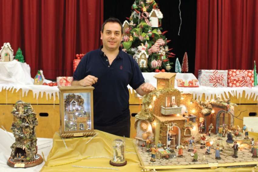 Traditional nativity art from Italy passed down to new generation