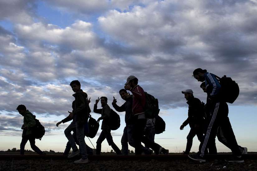 Pope calls on Europe's parishes, religious houses to take in refugees