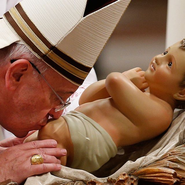 Christmas is time to feel God's closeness, experience peace, Pope says