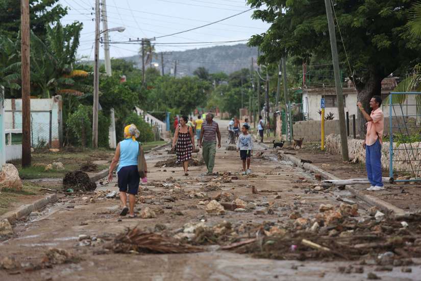 Hurricane Matthew tears through Haiti as aid workers prepare to respond