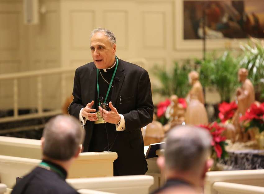 Abuse crisis requires conversion, humility, Pope tells U.S. bishops