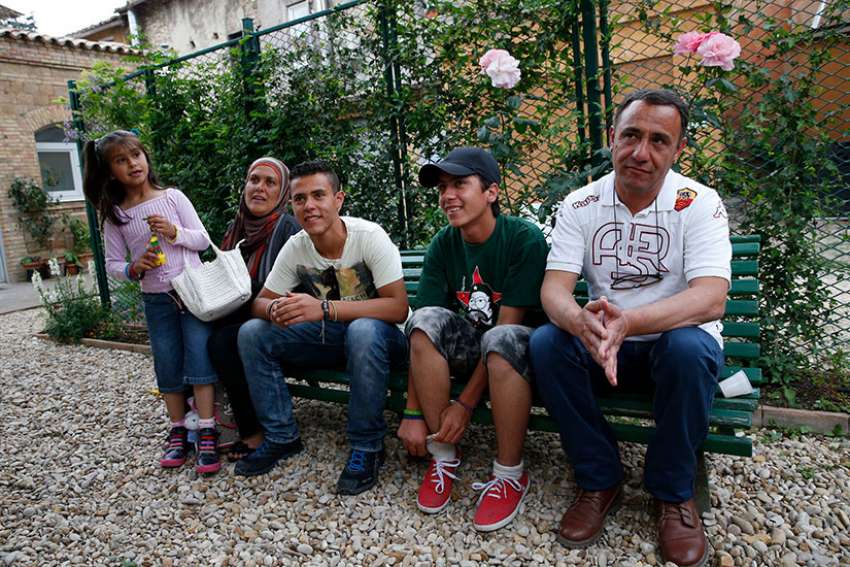 ISIS captive among new Syrian refugees welcomed by Pope Francis