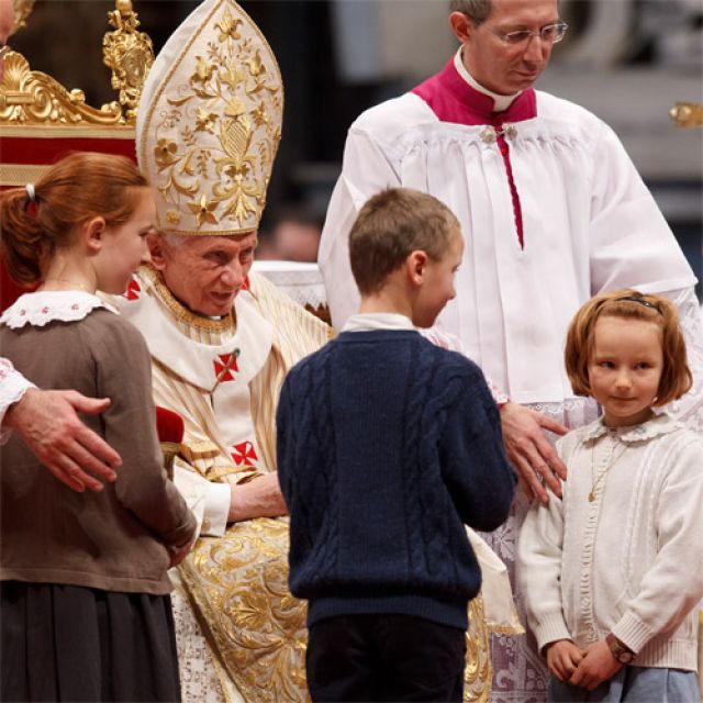 Bishops must stand firm in truth to lead people to Christ, Pope says 