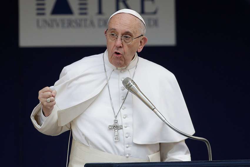 Integration key to quelling fear of migrants, Pope Francis says