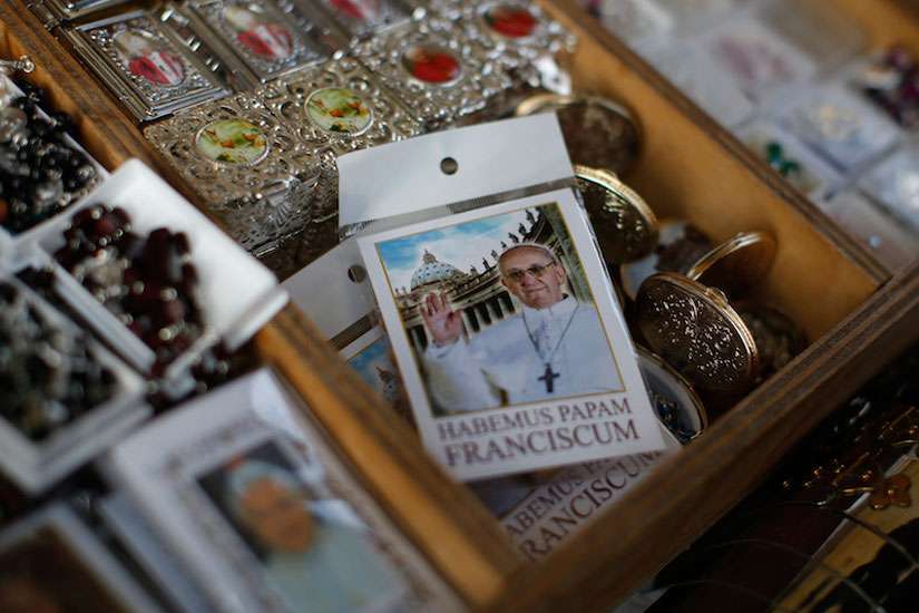 Roman police seize thousands of fake Vatican souvenirs