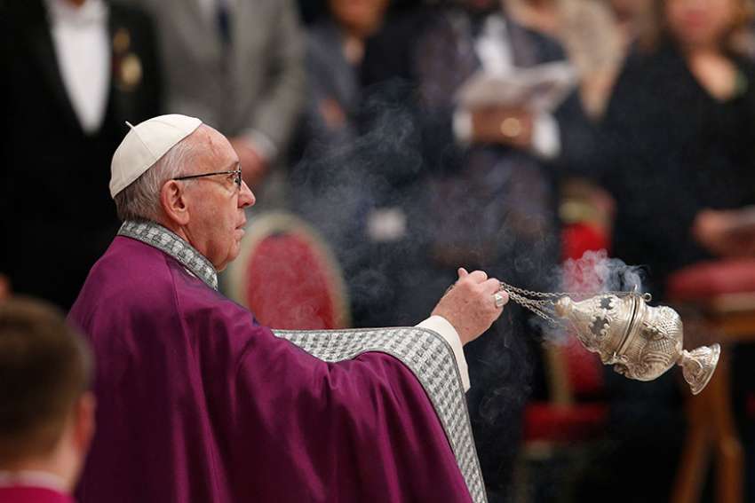 Pope presides over Lenten penance service at Vatican