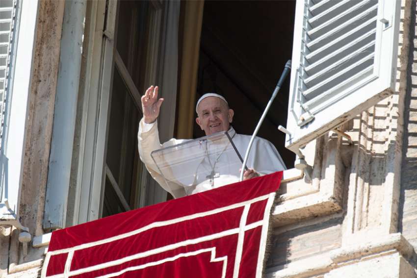 God's commandments lead to freedom, Pope Francis says