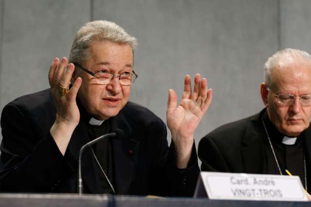 Synod document cites cultural and economic threats to family