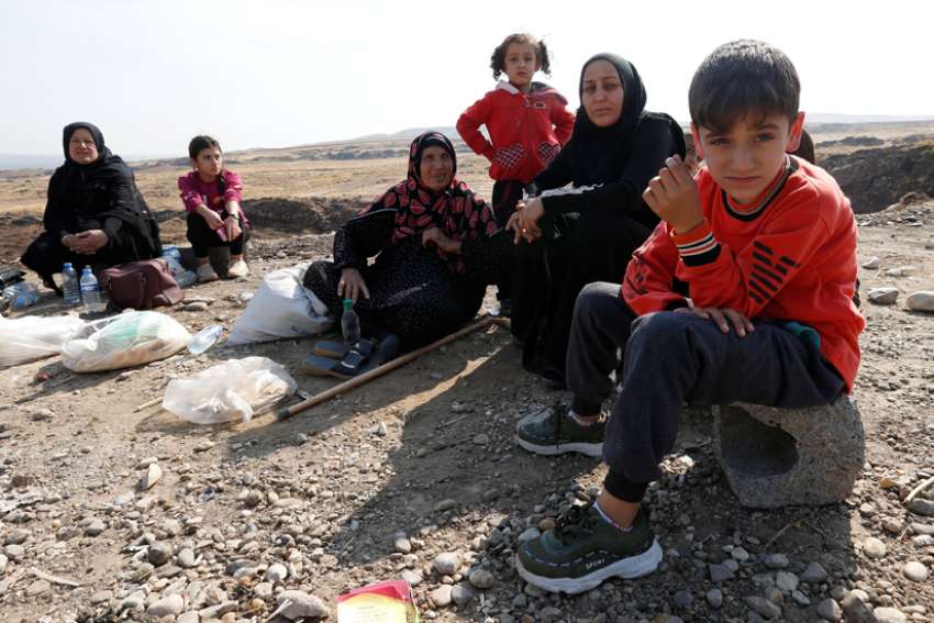 Syrians flee to Iraq as cease-fire set to expire
