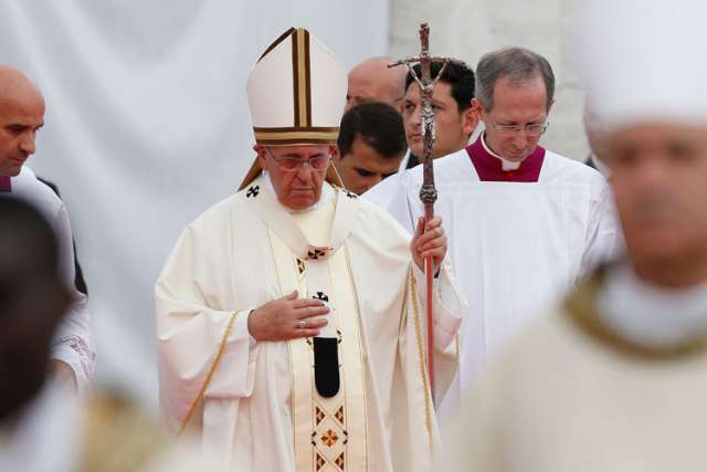 Survivors of Albania's dictatorship give witness, move pope to tears
