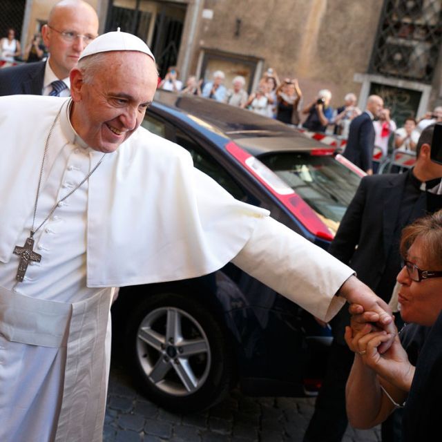 Pope, with fellow Jesuits, prays for 'grace of shame,' humility 