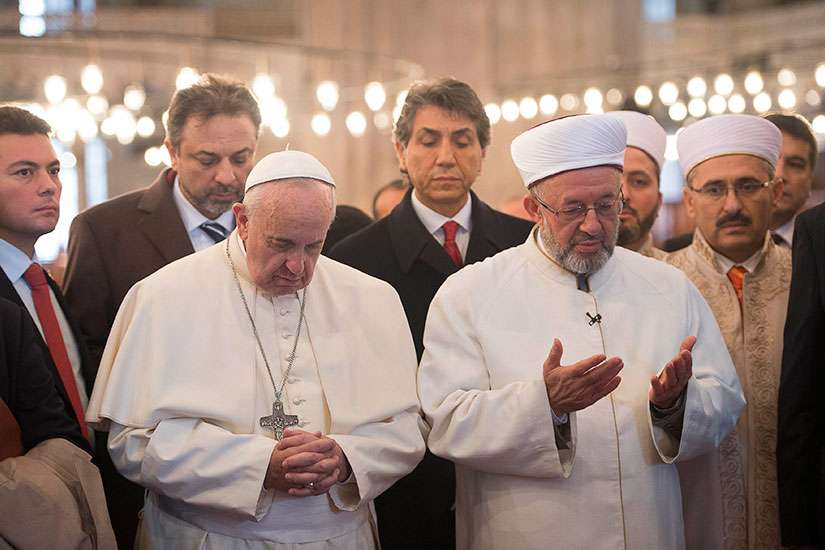 Pope prays in Istanbul mosque, rallies local Christians