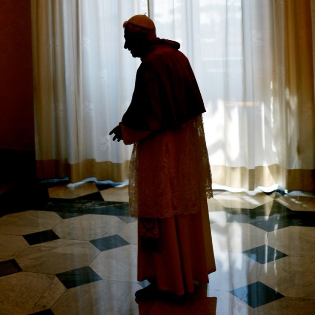 Pope: Revitalized faith can help Catholics avoid evangelical movements 