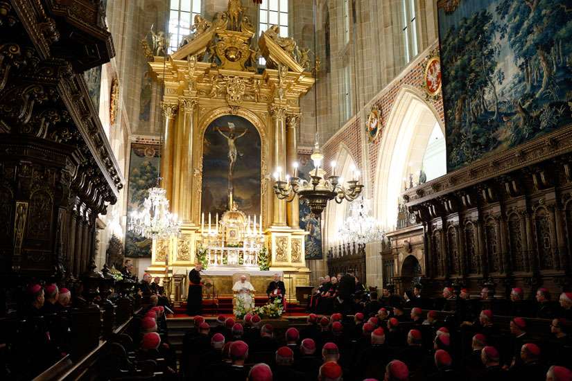 Pope Francis meets privately with Poland's bishops