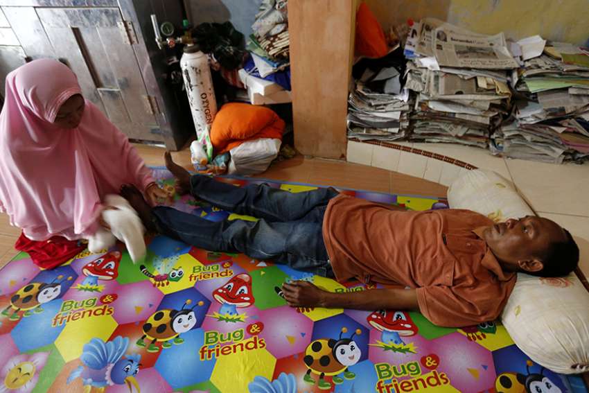 Loving the terminally ill can make shadow of euthanasia disappear, Pope says