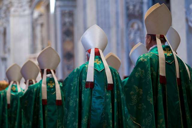 Opening family synod, Pope warns bishops of hypocrisy, pride and greed