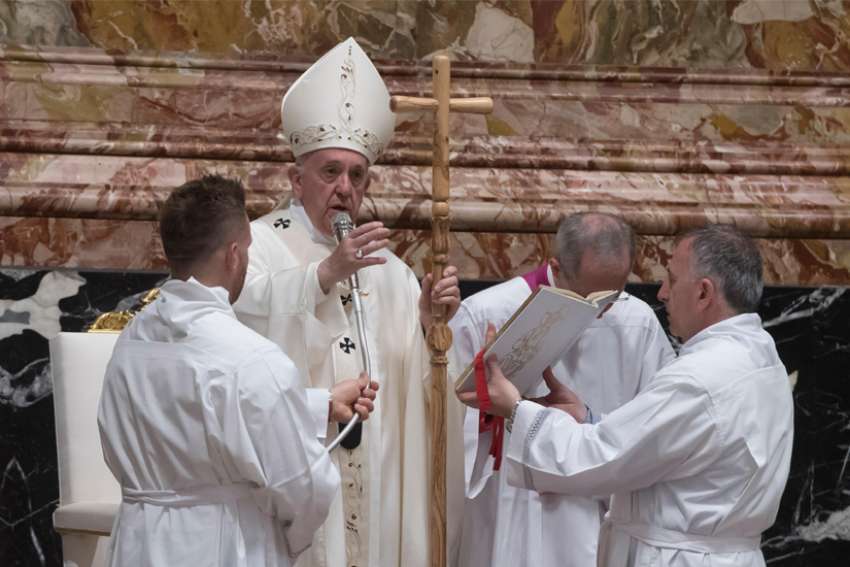 Pope Francis: Guilty handouts, soulless bureaucratic aid are fake charity