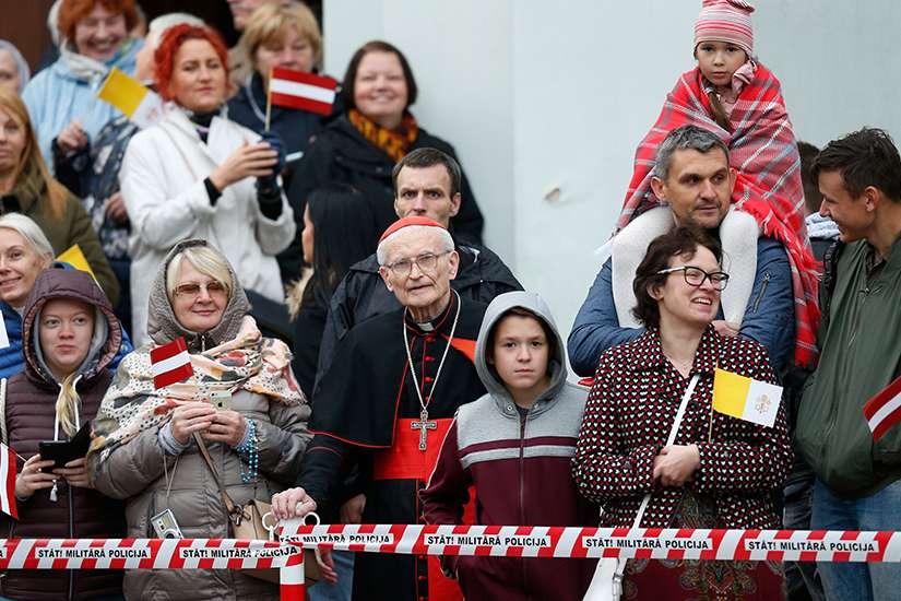 Stay close to the suffering, welcome the condemned, Pope says to Latvians